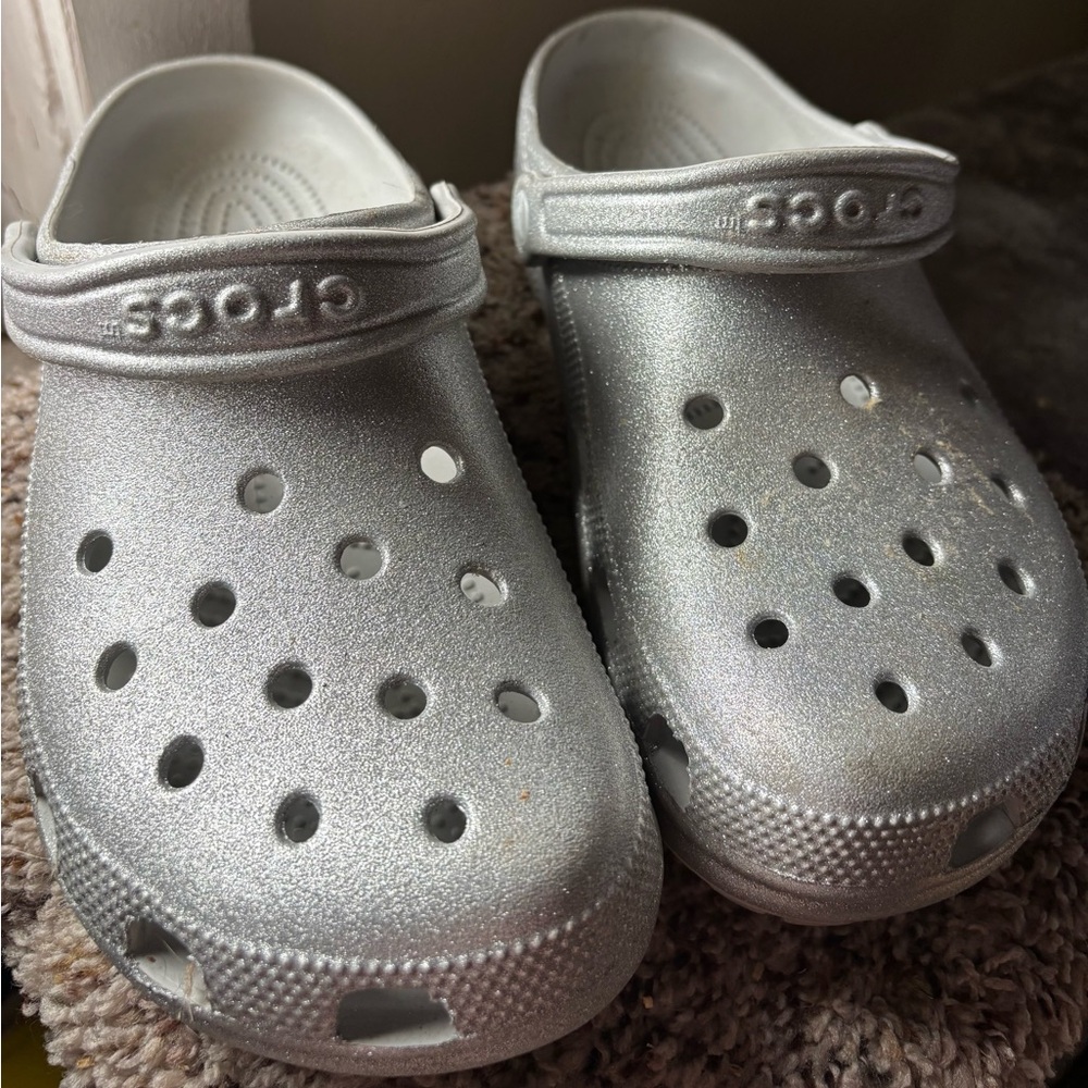 CROCS Women's Metallic Silver Mules